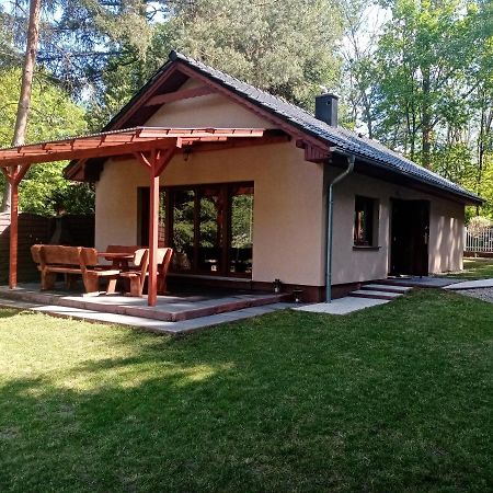 Urokliwy Domek Nad Brzegiem Jeziora Lubiatów Exterior foto
