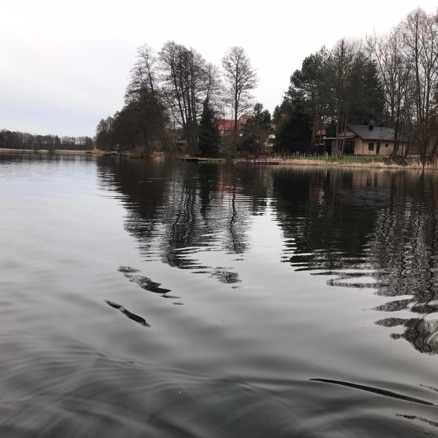 Urokliwy Domek Nad Brzegiem Jeziora Lubiatów Exterior foto